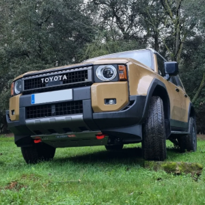 Protección frontal TOYOTA Land Cruiser J250 2024