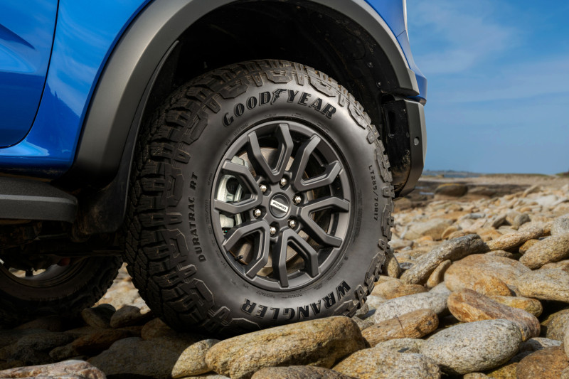 Neumático Goodyear Wrangler 215/65 R16 - Imagen 2